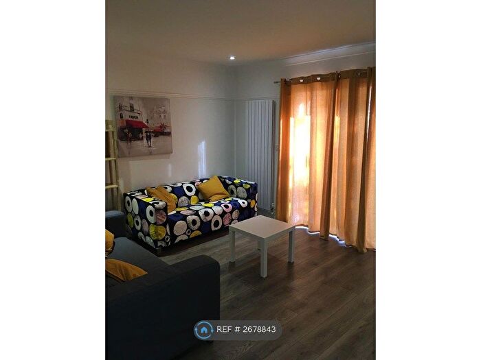 6 Bedroom Semi Detached House To Rent In Ripstone Gardens, Southampton, SO17