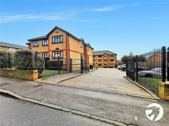 2 Bedroom Flat To Rent In Cheshunt Road, Belvedere, Kent, DA17