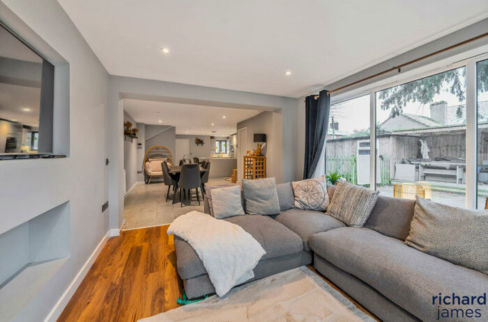 5 Bedroom Detached House For Sale In Cricklade Road, Highworth, Swindon, SN6