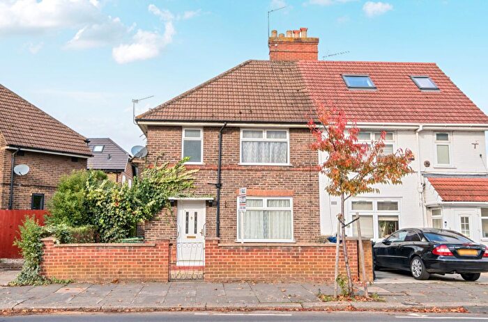 3 Bedroom Semi-detached House For Sale In Noel Road, West Acton, W3