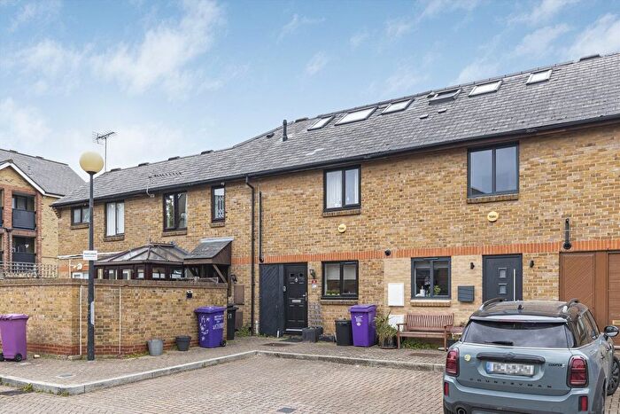 3 Bedroom Property To Rent In Vinegar Street, Wapping, E1W
