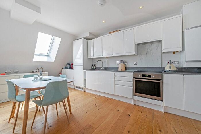 2 Bedroom Flat For Sale In Coombe Road, Kingston Upon Thames, Surrey, KT2