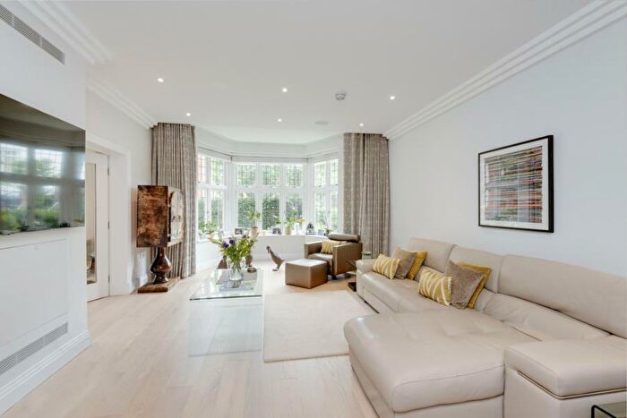 3 Bedroom Apartment To Rent In Kidderpore Avenue, Hampstead, London, NW3