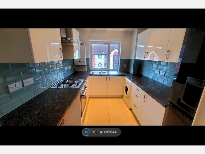 2 Bedroom Flat To Rent In Knights Court, Salford, M5