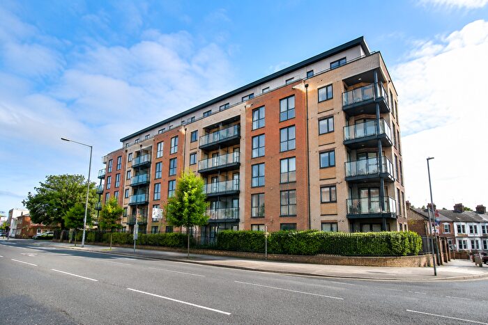 Studio To Rent In Glenny Road, Barking, Essex, IG11