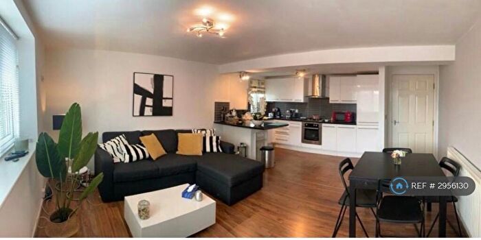 2 Bedroom Flat To Rent In Lions Court, Bolton, BL3