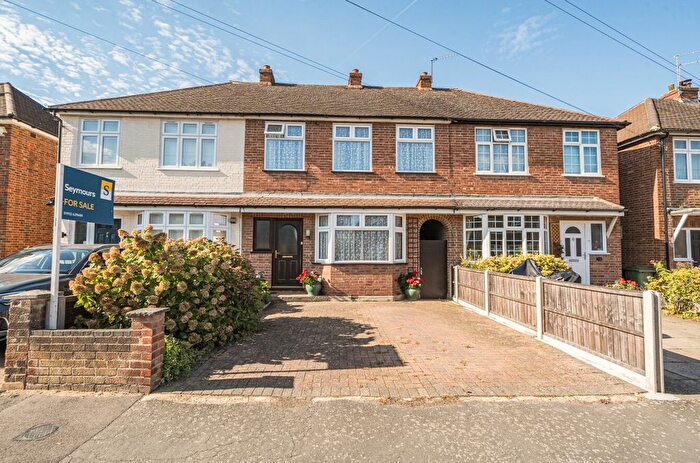 3 Bedroom Terraced House For Sale In Walton On Thames, Surrey, KT12