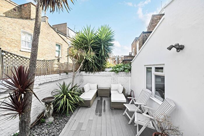 2 Bedroom Flat For Sale In Epirus Road, Fulham, London, SW6