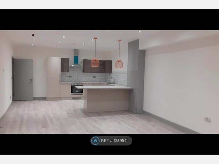 2 Bedroom Flat To Rent In Central Road, Stanford-Le-Hope SS17