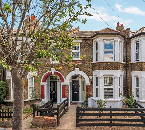 1 Bedroom Flat For Sale In Petersfield Road, London, W3
