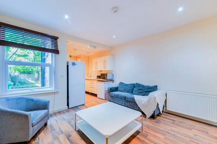 4 Bedroom Terraced House To Rent In Lois Avenue, Lenton, Nottingham, NG7