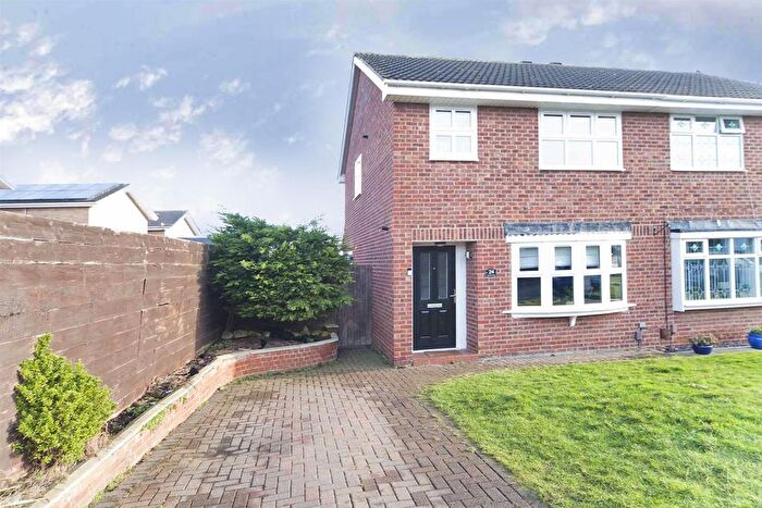 3 Bedroom Semi-Detached House For Sale In Silverwood Close, Hartlepool, TS27