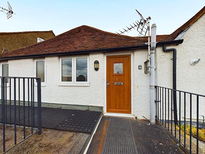 1 Bedroom Apartment To Rent In High Street, Princes Risborough, Buckinghamshire, HP27