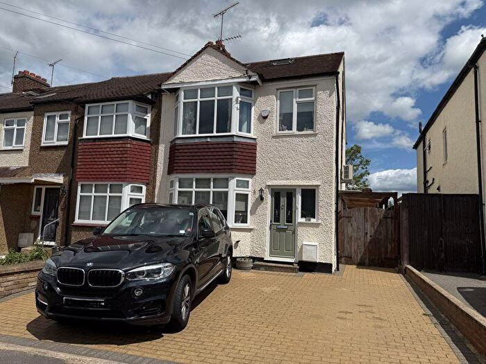 4 Bedroom House For Sale In Laurel Avenue, Potters Bar, EN6