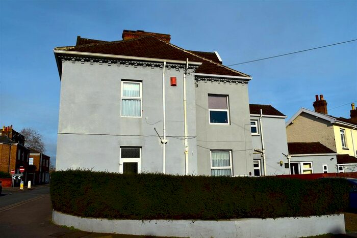 2 Bedroom Maisonette To Rent In Silver Street, Taunton, TA1