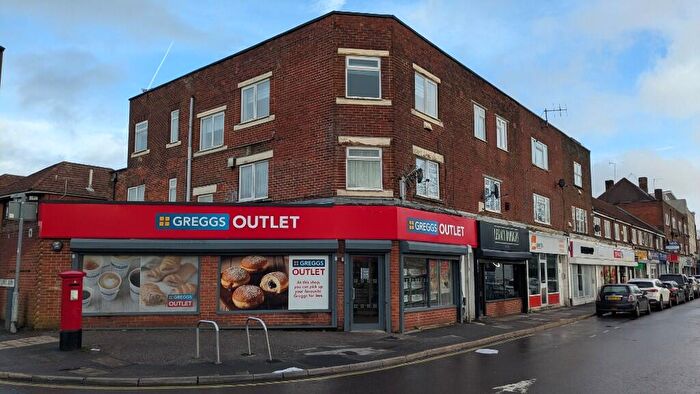 2 Bedroom Flat To Rent In Millbrook Road West, Southampton, Hampshire, SO15