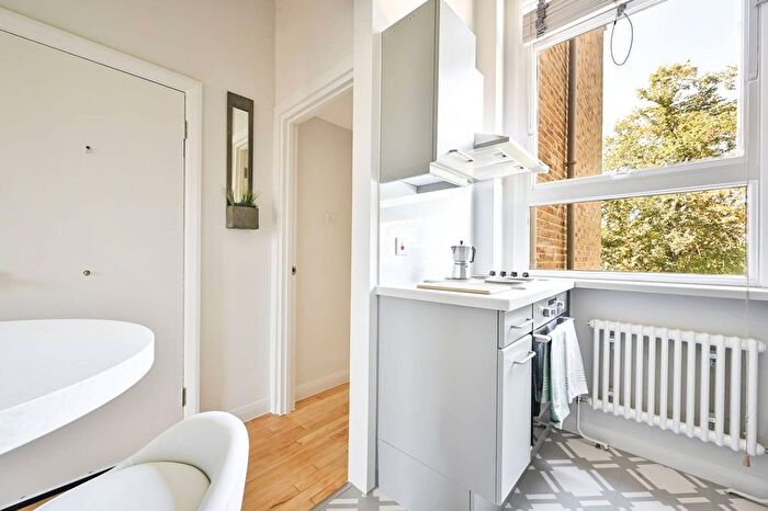 1 Bedroom Flat For Sale In Finborough Road, Chelsea, London, SW10