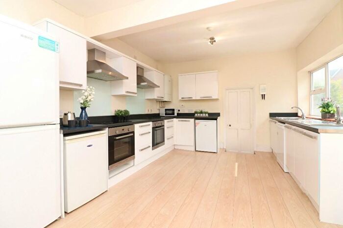 8 Bedroom House To Rent In Shaftesbury Avenue, SO17