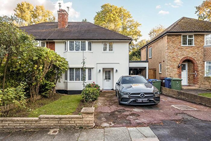 3 Bedroom Semi-Detached House For Sale In Chestnut Avenue, Edgware, Greater London., HA8