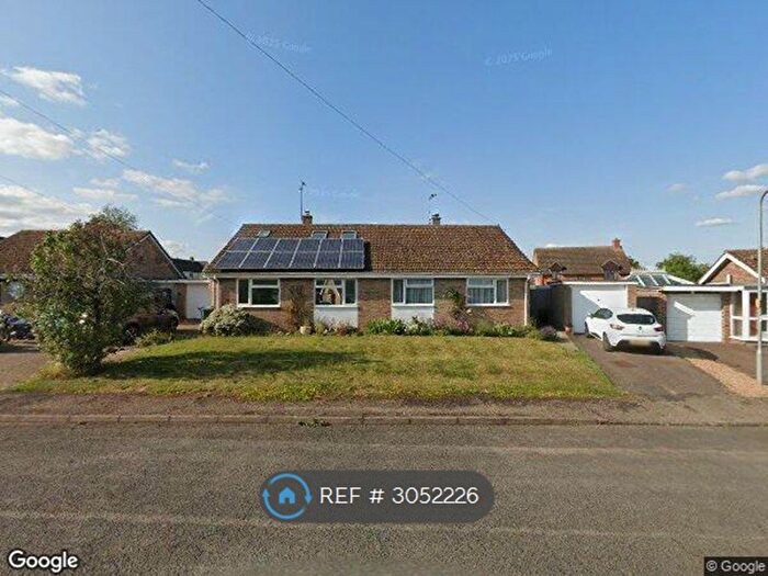 2 Bedroom Bungalow To Rent In Pargeter Close, Banbury, OX17