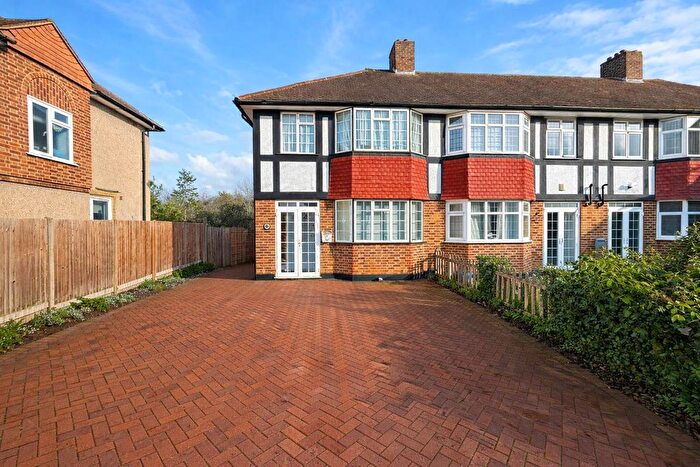 3 Bedroom Property To Rent In Chatsworth Gardens, New Malden, KT3