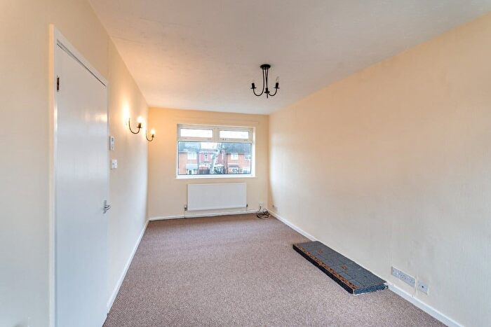 2 Bedroom Flat For Sale In The Oval, Retford, DN22