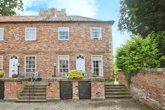 2 Bedroom Mews For Sale In Church Street, Goldsborough, Knaresborough, North Yorkshire, HG5