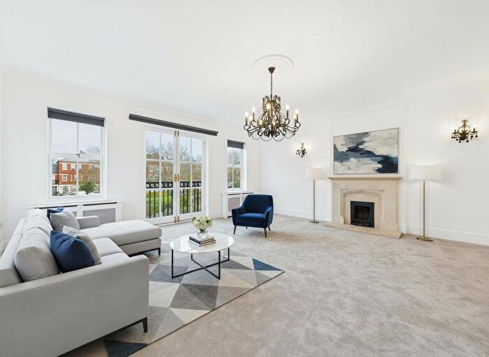 4 Bedroom End Terrace House To Rent In Rosebury Square, Repton Park, IG8