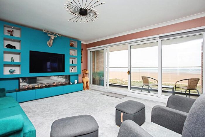 2 Bedroom Flat For Sale In North Promenade, Lytham St Annes, FY8
