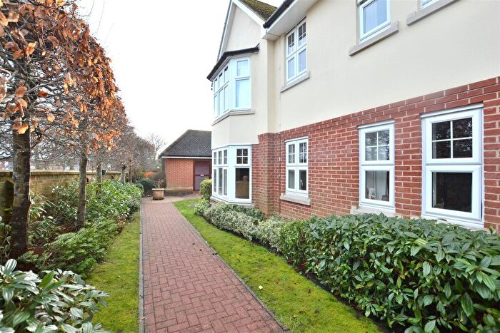 2 Bedroom Flat For Sale In Sycamore Grange, Branksomewood Road, Fleet, GU51