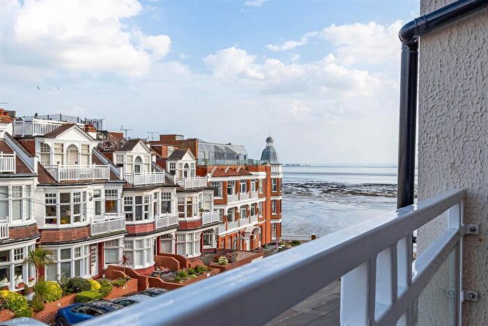 1 Bedroom Apartment For Sale In Holland Road, Westcliff-On-Sea, SS0