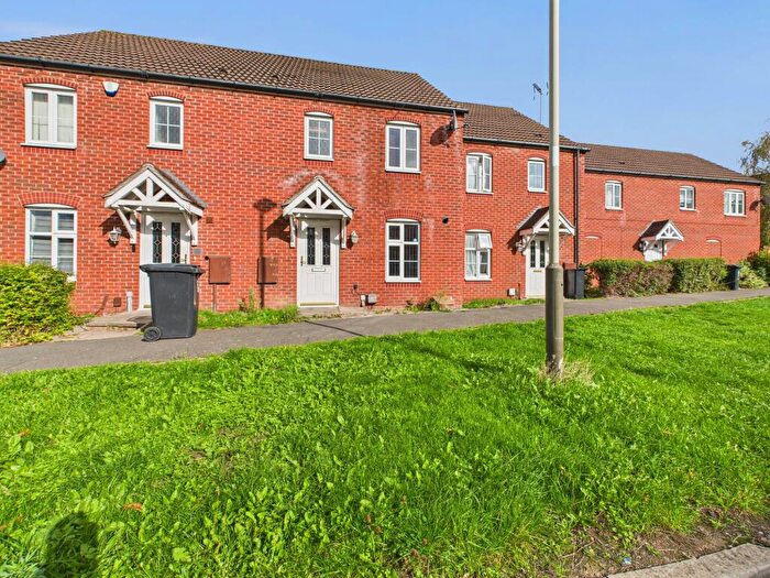 3 Bedroom Town House For Sale In Heybridge Road, Leicester, LE5