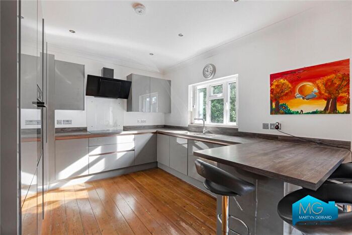 5 Bedroom Bungalow To Rent In Kingsmead, Barnet, Hertfordshire, EN5