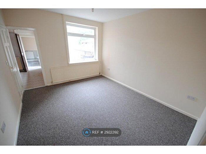 1 Bedroom Flat To Rent In Grove Lane, Wigan, WN6