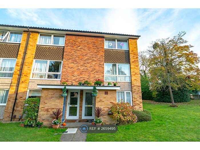 2 Bedroom Maisonette To Rent In Bath Road, Reading, RG1