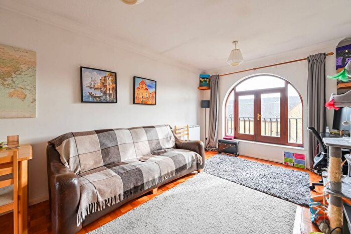 1 Bedroom Flat To Rent In Kennet Street, Wapping, London, E1W