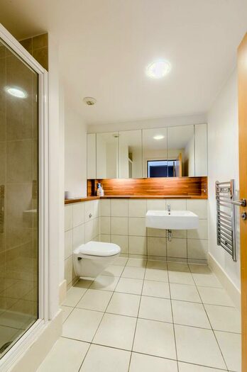 3 Bedroom Flat To Rent In The Mast, Royal Docks, London, E16