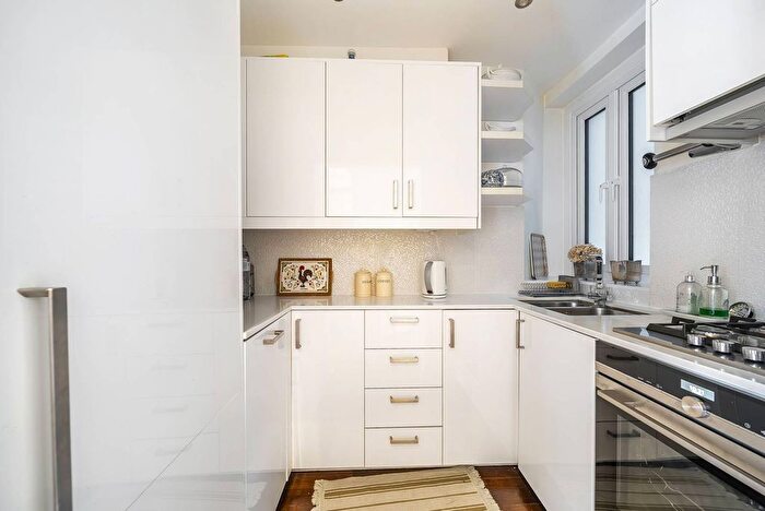 2 Bedroom Flat To Rent In Hans Place, Knightsbridge, London, SW1X