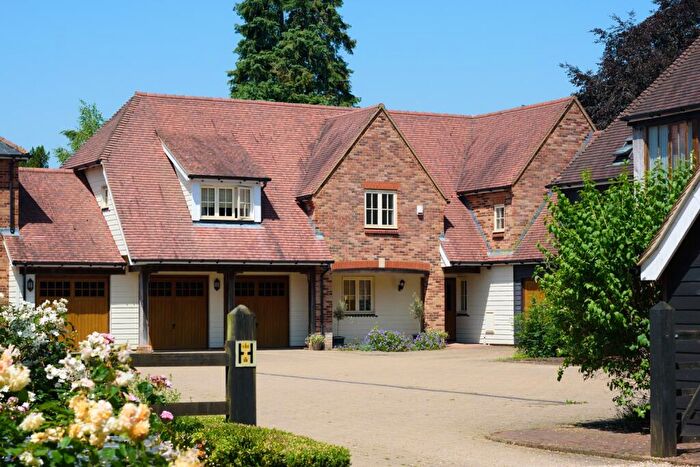4 Bedroom Link Detached House For Sale In Henbury Lane, Elham, CT4