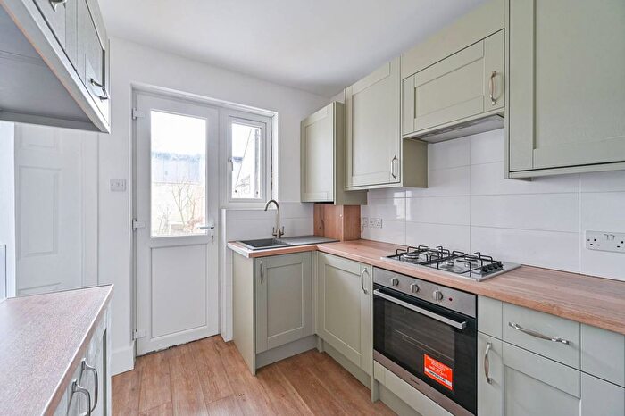 1 Bedroom Flat To Rent In Farm Avenue, Streatham, London, SW16