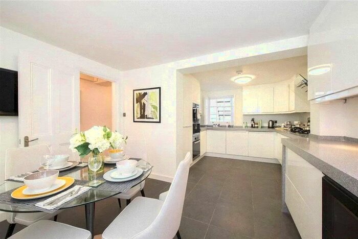 3 Bedroom Terraced House To Rent In Knox Street, Marylebone, London, W1H