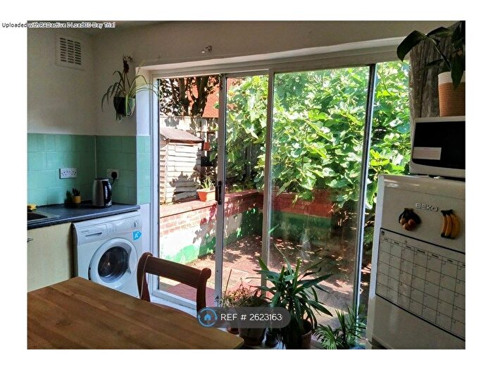 1 Bedroom Flat To Rent In Gleneldon Road, London, SW16