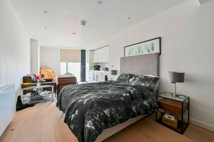 Studio To Rent In Walworth Road, Elephant And Castle, London, SE1