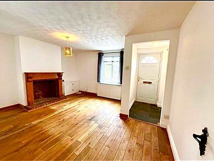2 Bedroom End Of Terrace House For Sale In Farnborough Road, Farnham, GU9