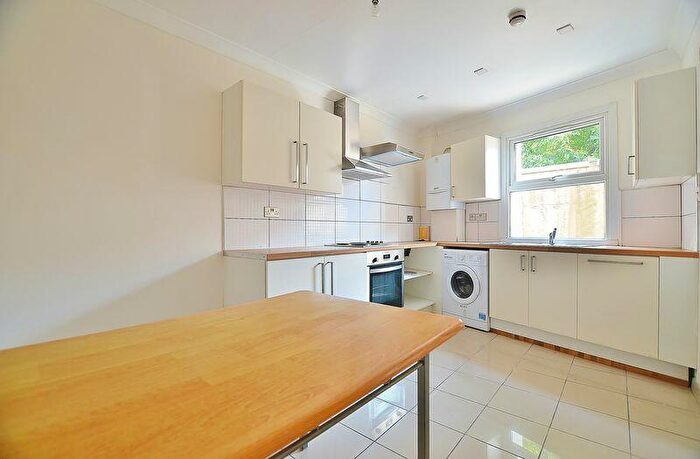 4 Bedroom Town House To Rent In Graham Road, Dalston, E8