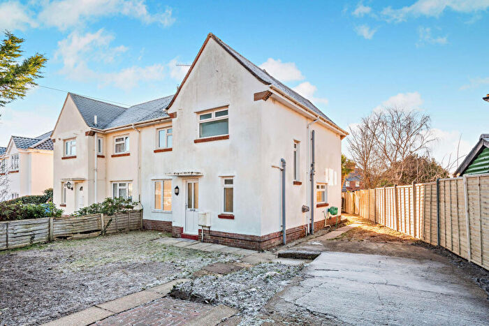 3 Bedroom Semi Detached House For Sale In Hamilton Road, Poole, BH15