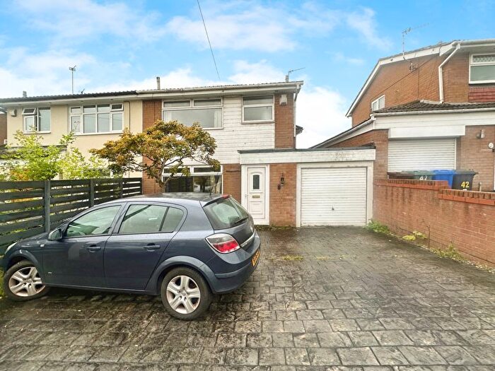 3 Bedroom Semi-Detached House For Sale In Far Hey Close, Radcliffe, M26