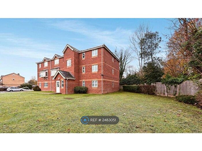 2 Bedroom Flat To Rent In Twickenham Place, Thames Ditton, KT7