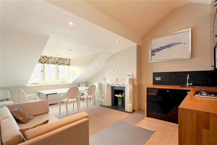 2 Bedroom Flat To Rent In Westover Road, London, SW18