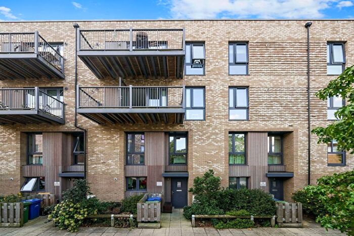 3 Bedroom Flat To Rent In Fisher Close, Canada Water, London, SE16